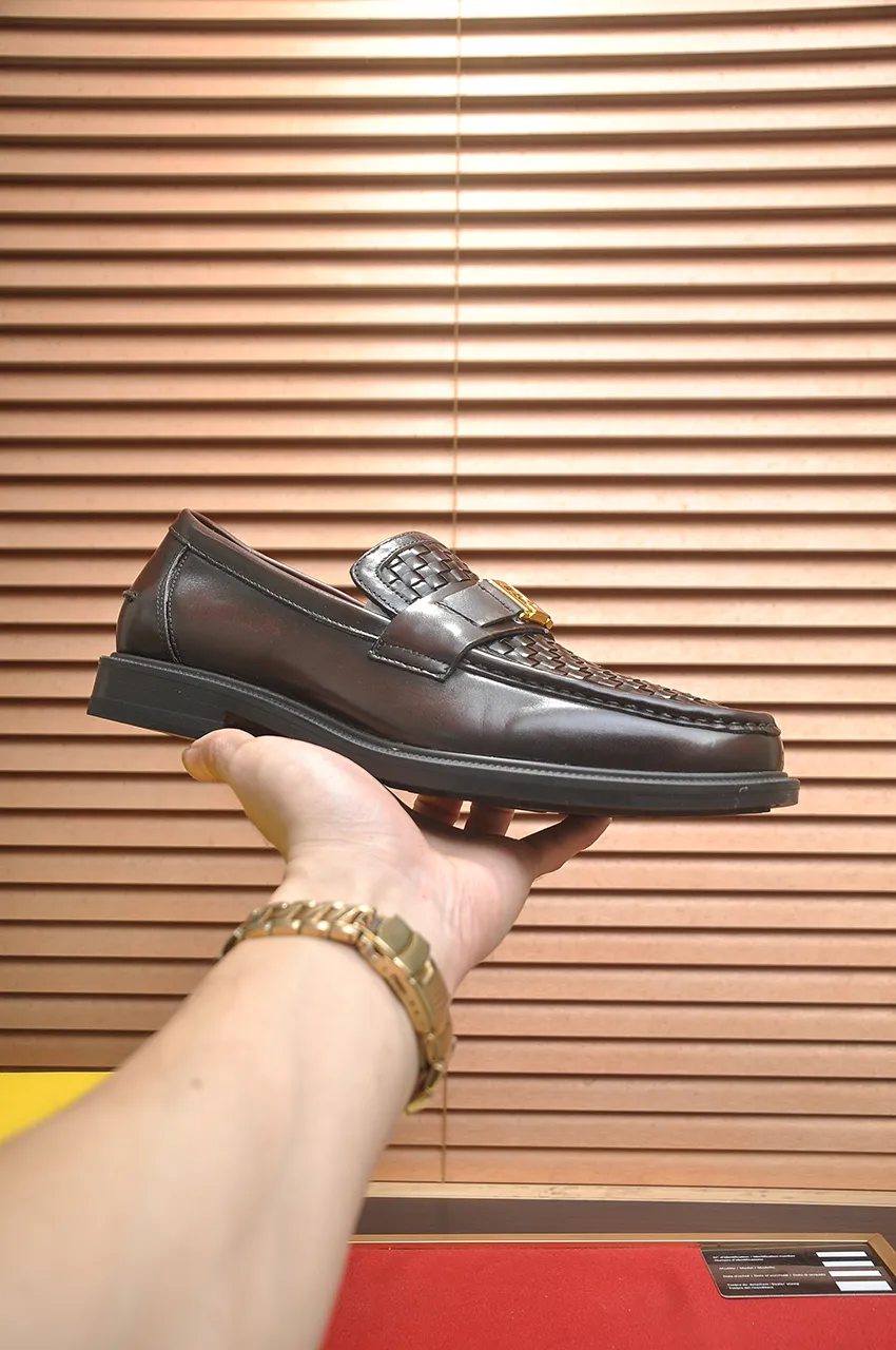 Men's shoes 💰500💶 [FENDI] The latest high-end men's shoes in Hong Kong! Original quality. The upper is made of imported cowhide material and cowhide lining! Super comfortable on the foot, original wear-resistant outsole, luxurious, fashionable, casual and versatile! Size: 38-45 (45 customized)